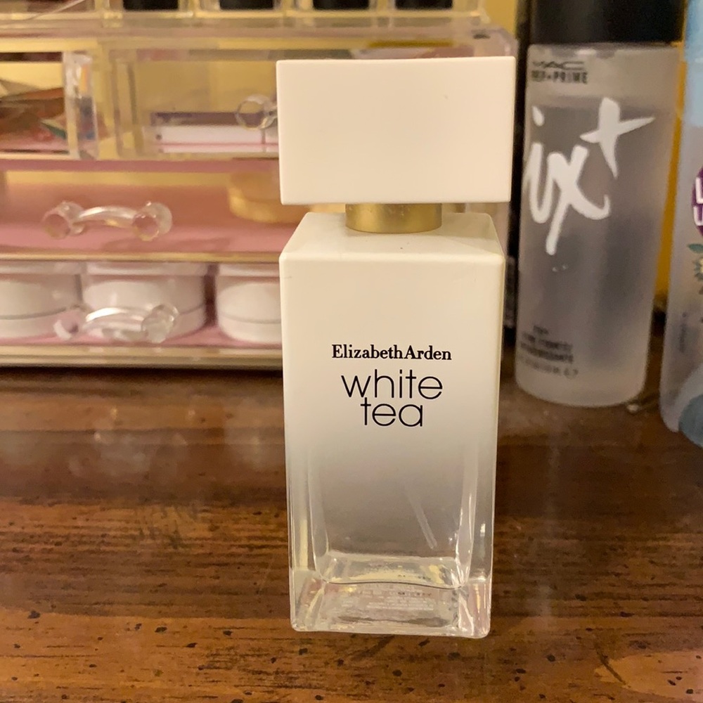 Barley used Elizabeth Arden White Tea Toilette